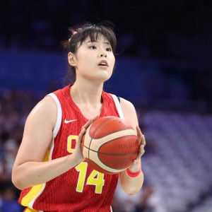 Kaiyun Sports-开云体育-中国女篮81-68！李月汝戴护膝原因曝光，媒体人：韩旭作用比她大