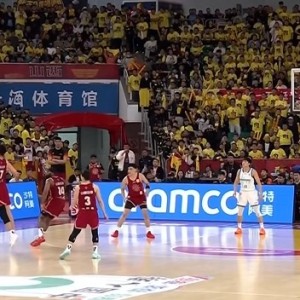 Kaiyun Sports-开云体育-麦迪附体？基诺内斯18秒时间连轰3记三分独得9分 可惜犯满离场